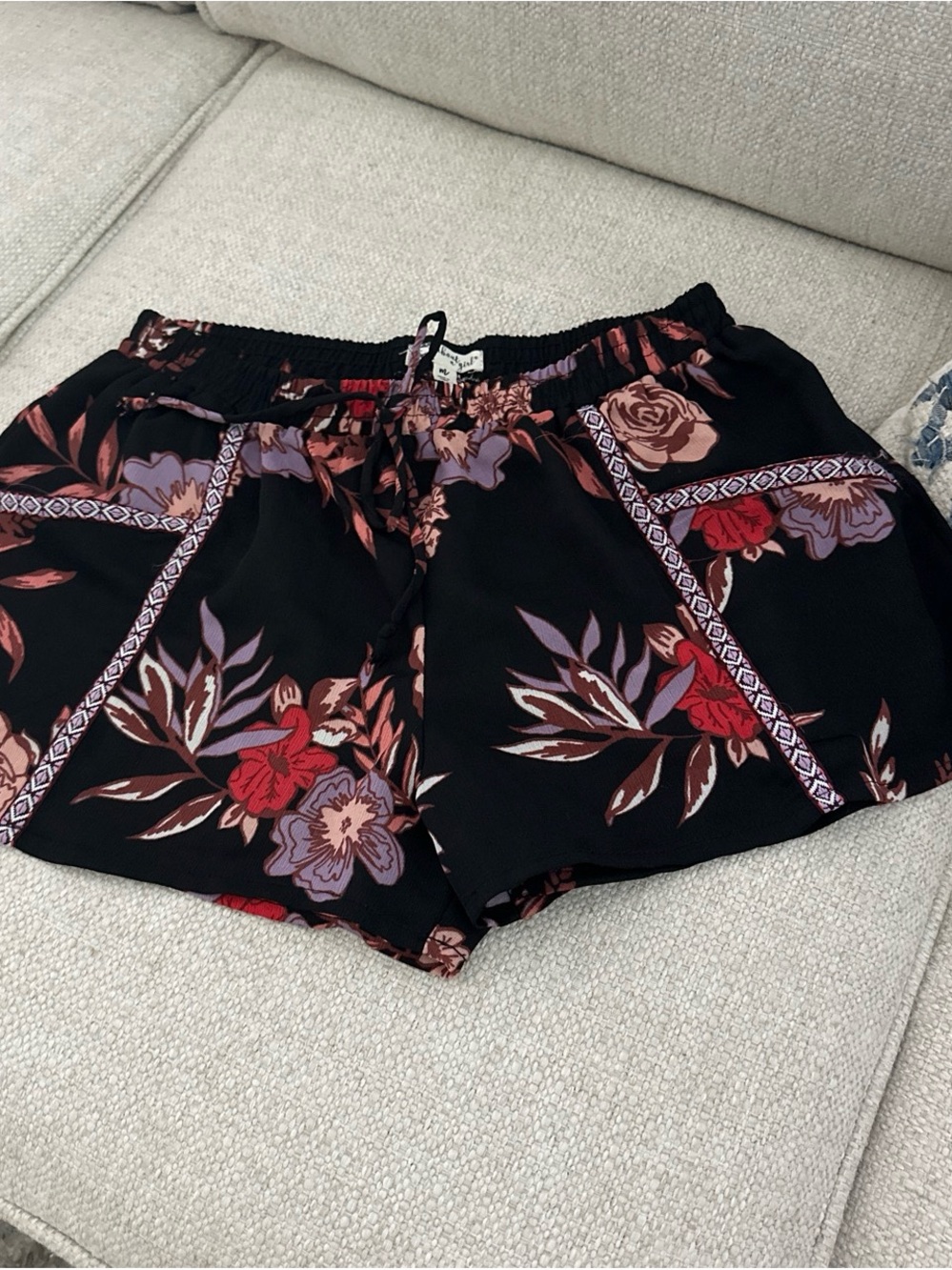 Women’s Black Floral Elastic-Waist Shorts